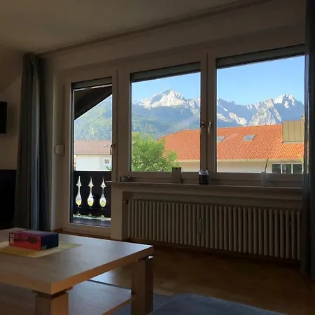 Apartment Central With The View Of The Zugspitze