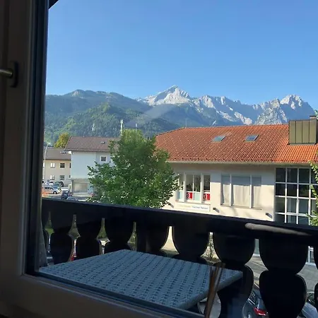 Central With The View Of The Zugspitze Garmisch-Partenkirchen